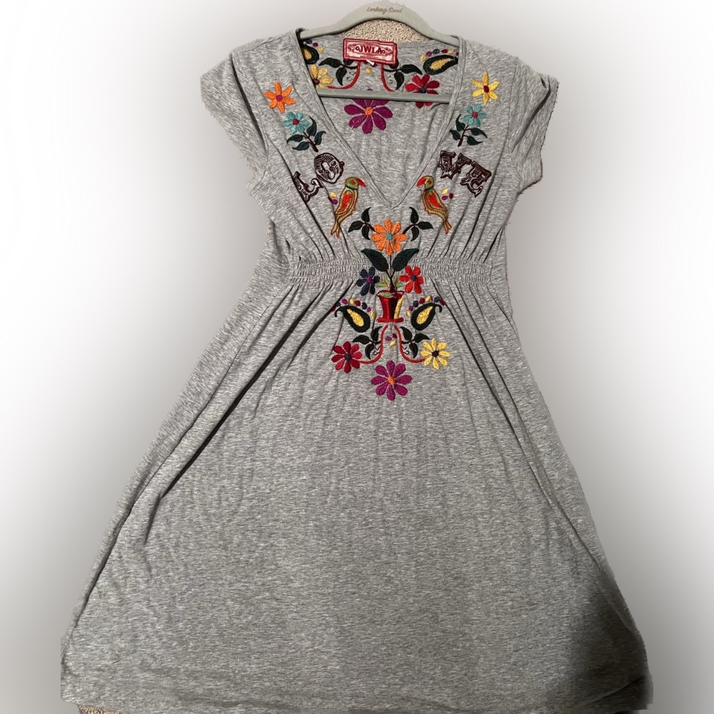 johnny Was medium midi dress. Embroidered, stretch jersey t-shirt material